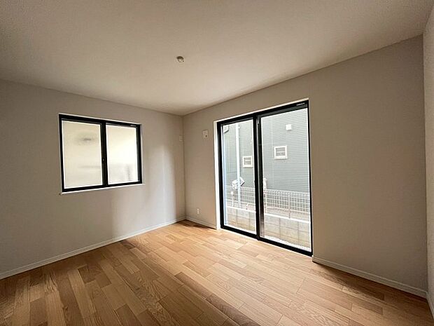 2面採光を確保した明るい室内は、爽やかな風を感じる居心地の良い空間です。