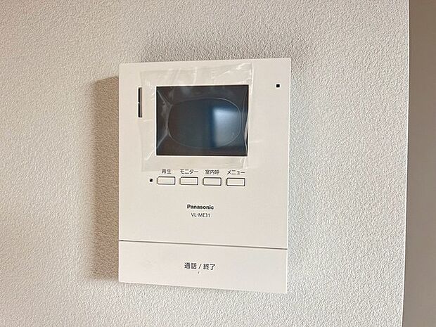 録画機能もあり、どのような人が何時に来訪されたのかが分かります。防犯上はもちろん、お届け物などの把握にも便利です。ライトが付いているので、夜間でも安心です。