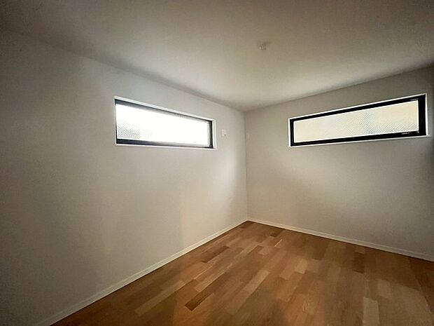 今からここを誰のお部屋にしようか、そんな洋室。大きさは6.25帖です。