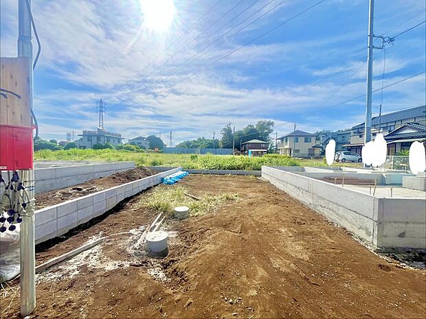 セカンドカーや来客時にも便利なカースペース2台分ございます。