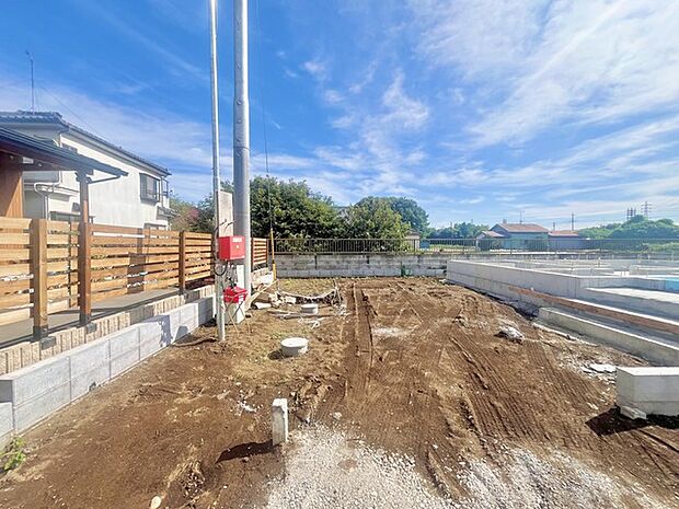 セカンドカーや来客時にも便利なカースペース2台分ございます。