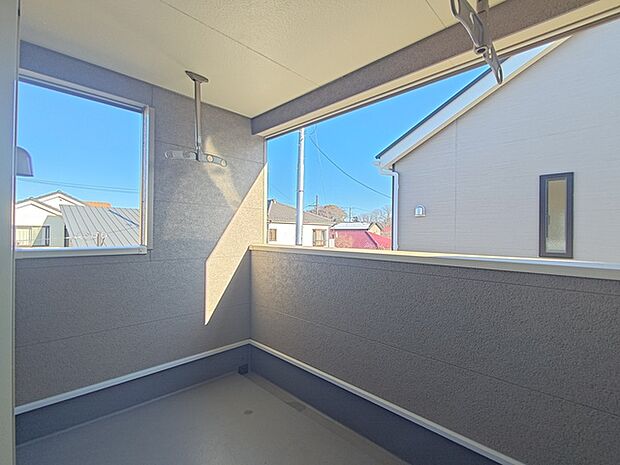 急な雨でも安心のインナーバルコニー。