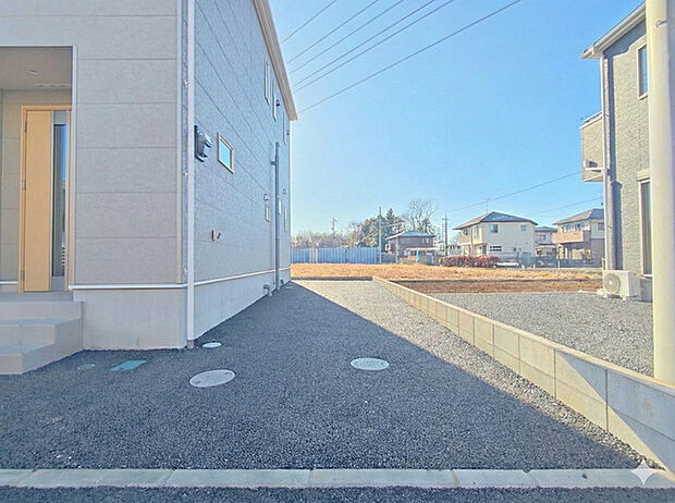 お車は縦列で2台の駐車が可能です！