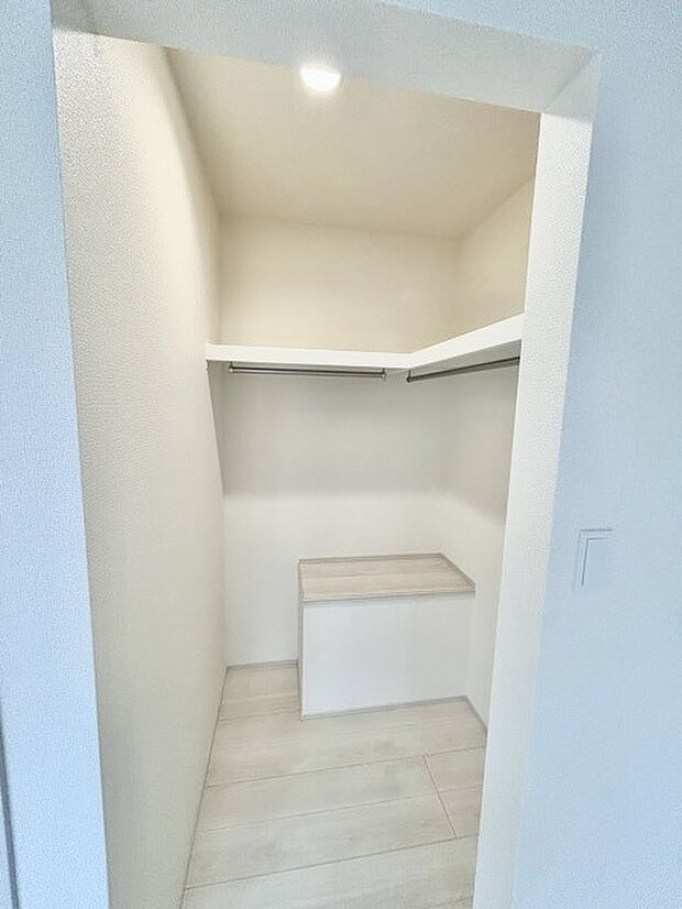 大容量クローゼット付き！家族の成長と共に増える荷物もスッキリ収納。 