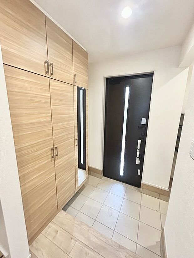 お客様をお迎えする玄関、お家の出入りもスムーズに行えます。 