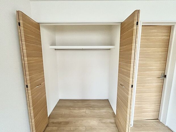 大容量クローゼット付き！家族の成長と共に増える荷物もスッキリ収納。 