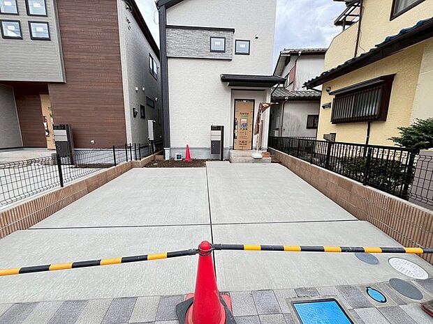 広々、車2台駐車可能。