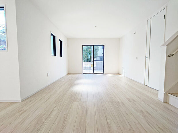 リビングは家具の配置も思いのまま。自由度が高い設計です。 