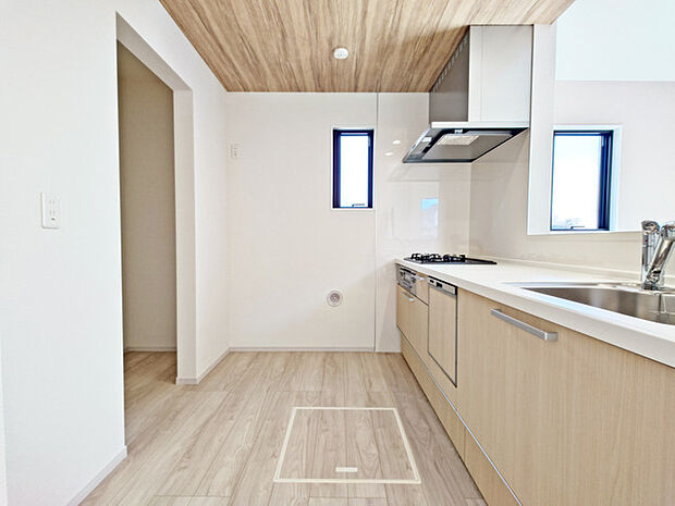 家族が一番集まる場所だから広々としつつも素敵な空間であって欲しい。皆がくつろぐリビングからキッチンまでが一つに繋がる空間。 