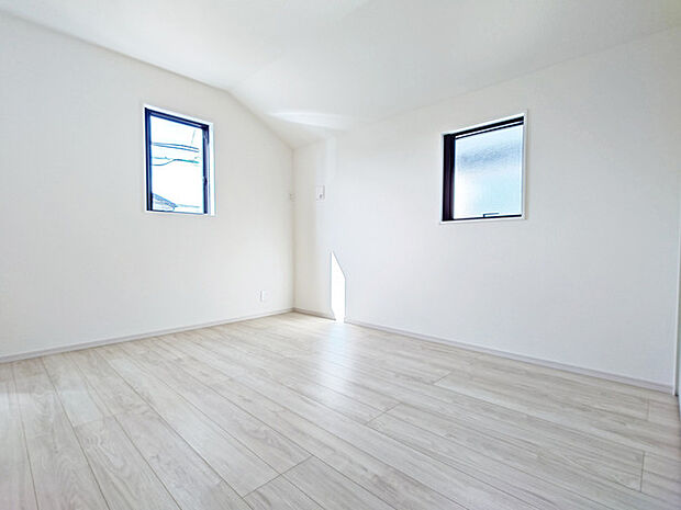 衣類の整理整頓に嬉しいクローゼット付きのお部屋。お子様のお部屋としても便利です。 