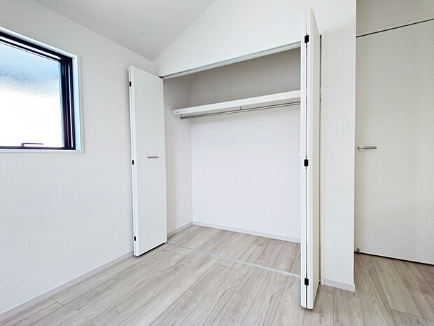大容量クローゼット付き！家族の成長と共に増える荷物もスッキリ収納。 