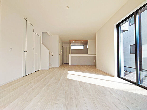 夕食の時間。家族、友人、両親、親戚との会話がより料理を美味しくしてくれる。あっという間に時間が過ぎてしまう居心地の良さは、普段はほっとする空間としてここにあります。