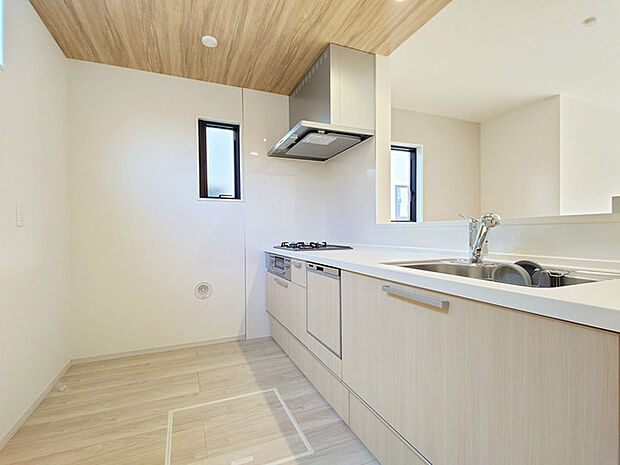 家族が一番集まる場所だから広々としつつも素敵な空間であって欲しい。皆がくつろぐリビングからキッチンまでが一つに繋がる空間。