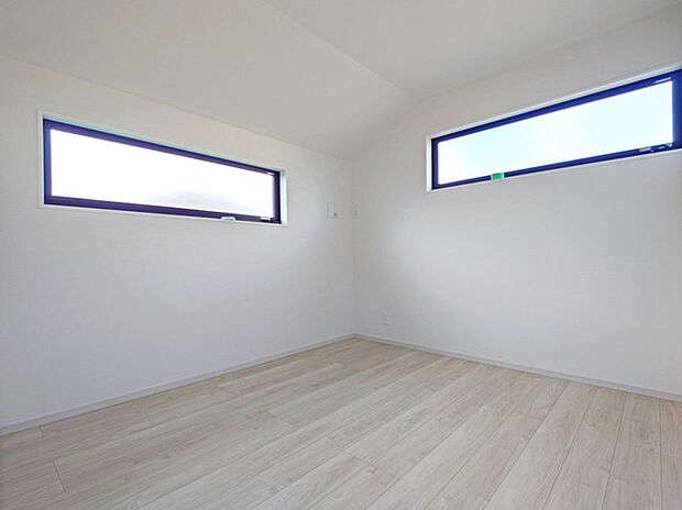 衣類の整理整頓に嬉しいクローゼット付きのお部屋。お子様のお部屋としても便利です。