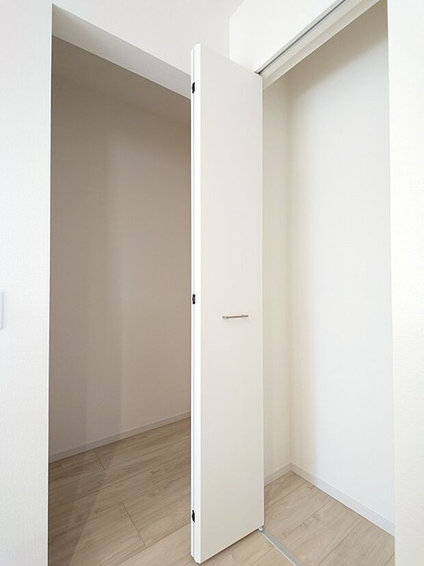 大容量のパントリーがございますので、非常食や食品のストックも沢山置けます。