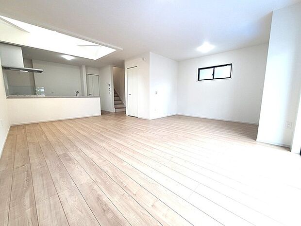 夕食の時間。家族、友人、両親、親戚との会話がより料理を美味しくしてくれる。あっという間に時間が過ぎてしまう居心地の良さは、普段はほっとする空間としてここにあります。