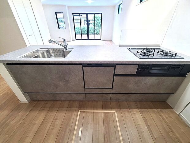 キッチンはオープンカフェスタイルだからリビングとの一体感はバッチリ。毎日のお料理時間も楽しくなりそうです。