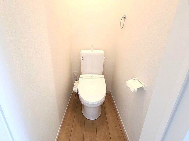 1.2階にそれぞれトレイがございます。朝の混雑時に分散して利用できるほか、ゲスト用としても使い分けることもできます。