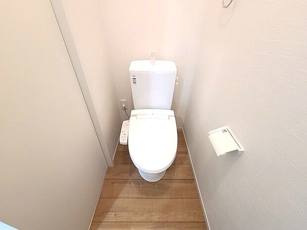 1.2階にそれぞれトレイがございます。朝の混雑時に分散して利用できるほか、ゲスト用としても使い分けることもできます。