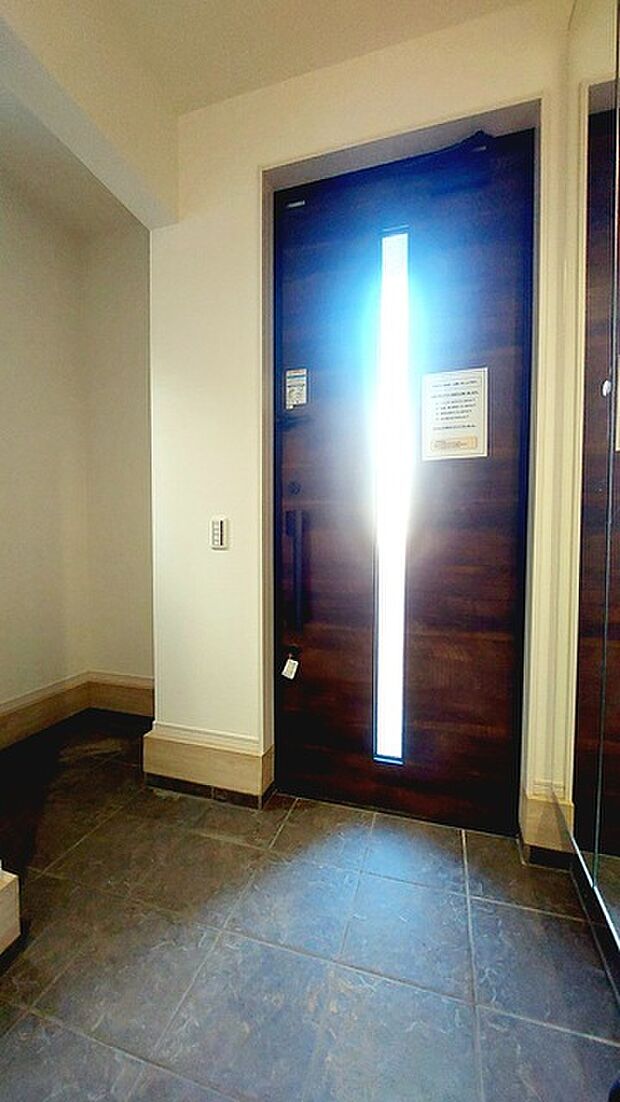 土間収納付きでベビーカーやゴルフバック、お子様のおもちゃもスッキリ収納できます。