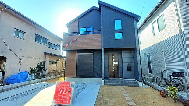 セカンドカーや来客時にも便利なカースペース2台分ございます。 