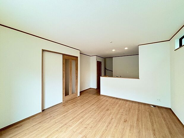 夕食の時間。家族、友人、両親、親戚との会話がより料理を美味しくしてくれる。あっという間に時間が過ぎてしまう居心地の良さは、普段はほっとする空間としてここにあります。