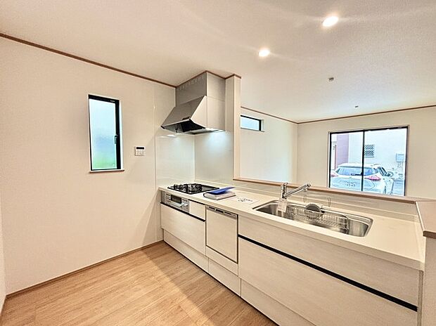 キッチンはオープンカフェスタイルだからリビングとの一体感はバッチリ。毎日のお料理時間も楽しくなりそうです。