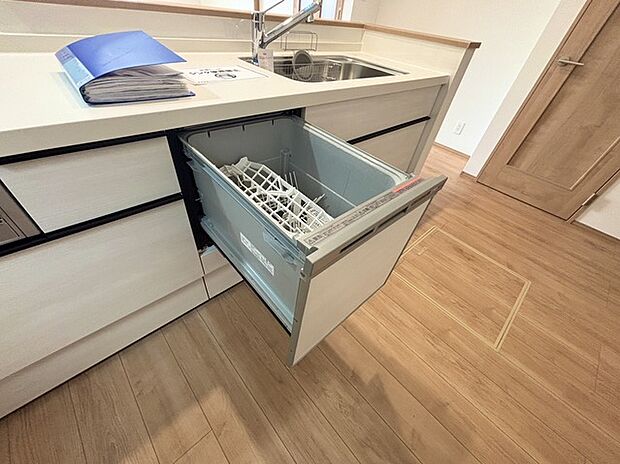 家事時間を短縮できる食洗器付き、毎日の負担を減らしてお料理を楽しめる嬉しい設備です。