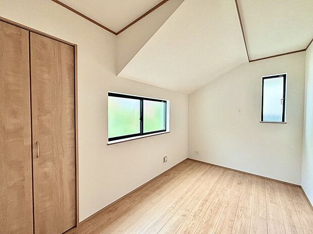 2面採光を確保した明るい室内は、爽やかな風を感じる居心地の良い空間です。