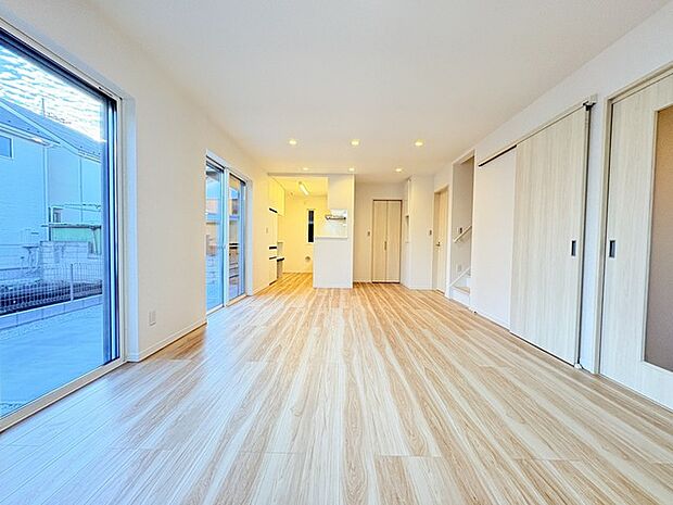 リビングは家具の配置も思いのまま。自由度が高い設計です。 