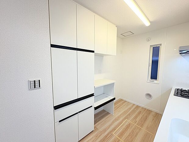 収納豊富なカップボード