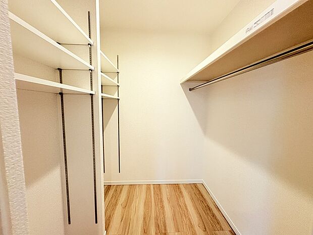 大容量のパントリーがございますので、非常食や食品のストックも沢山置けます。 