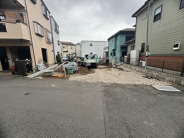 セカンドカーや来客時にも便利なカースペース2台分ございます。