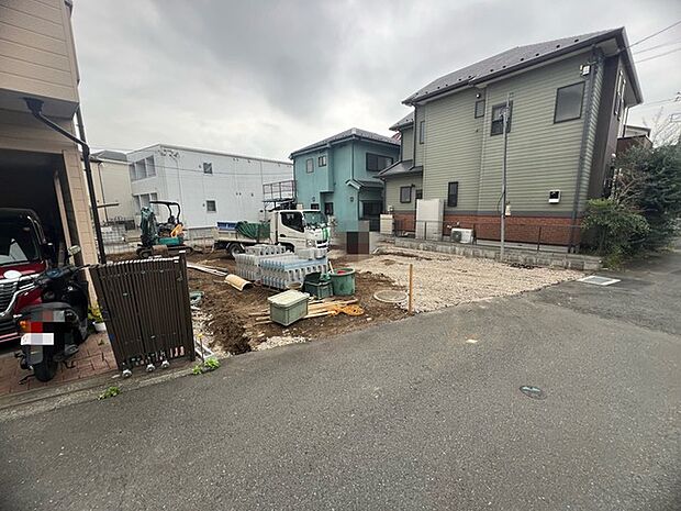 戸建てが立ち並ぶ静かな住宅街。四季折々の移り変わりを感じながら自然と楽しみ、暮らす、そんな毎日を日々の中で感じられる住環境