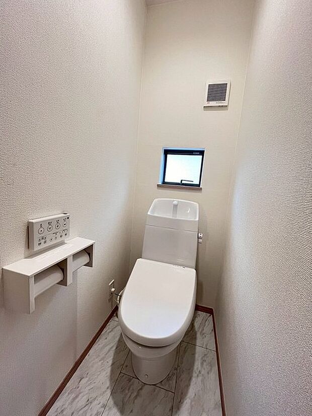 1.2階にそれぞれトレイがございます。朝の混雑時に分散して利用できるほか、ゲスト用としても使い分けることもできます。 