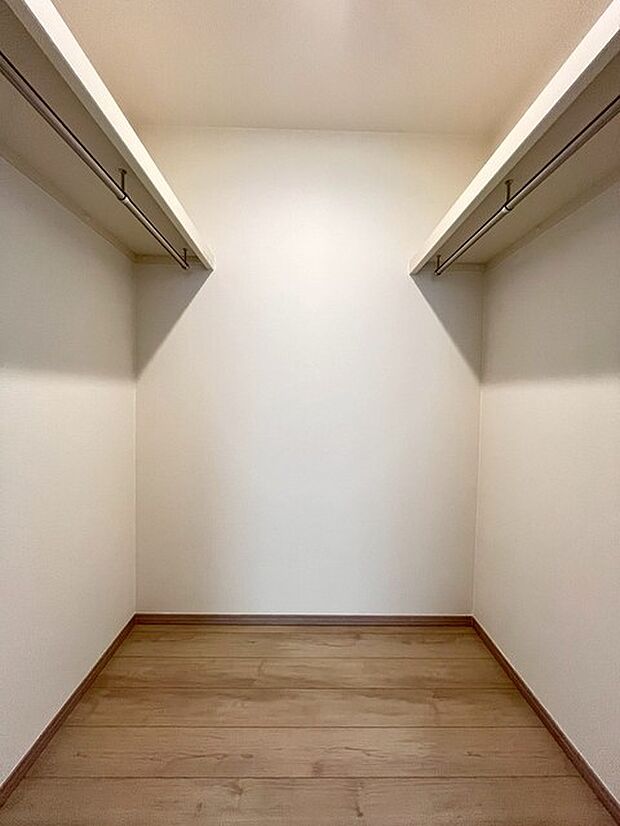 大容量クローゼット付き！家族の成長と共に増える荷物もスッキリ収納。 