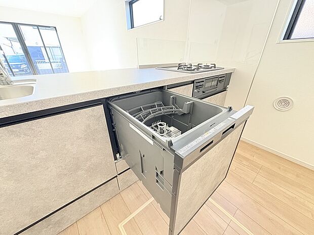 家事時間を短縮できる食洗器付き、毎日の負担を減らしてお料理を楽しめる嬉しい設備です。