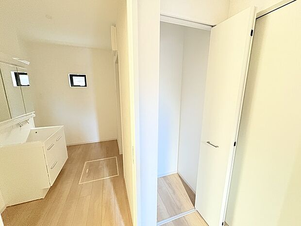 収納豊富な間取りで家の中がスッキリ片付きそうです。