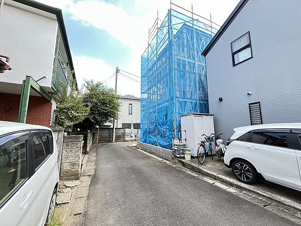 戸建てが立ち並ぶ静かな住宅街。四季折々の移り変わりを感じながら自然と楽しみ、暮らす、そんな毎日を日々の中で感じられる住環境  