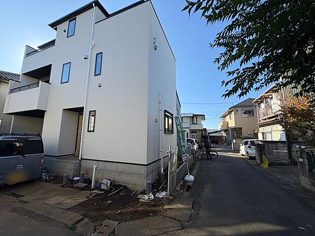 前面道路含む外観