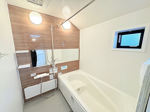 花粉や雨の日、寒い冬の時期に嬉しい浴室乾燥機。換気機能で入浴時に湿気を換気しカビの防止にもなります。  