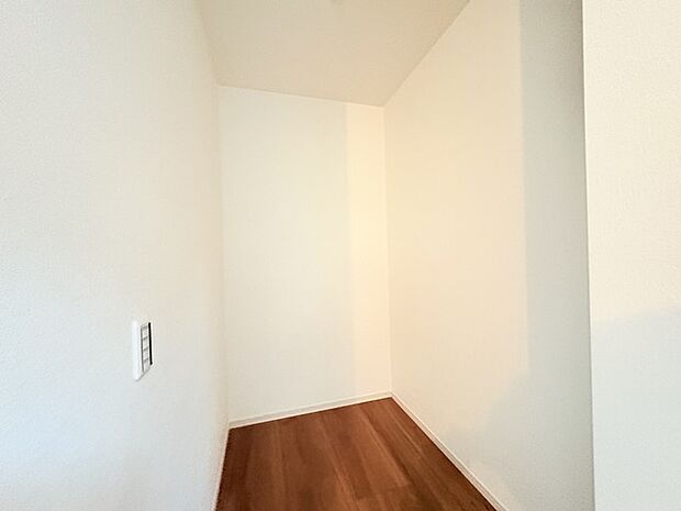 収納で悩む時間をなくしたい。家族の衣服が多くても頼もしいWIC（ウォークインクローゼット） 