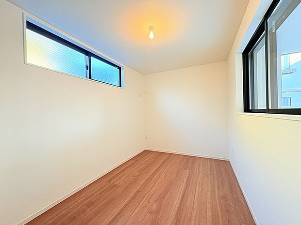 2面採光を確保した明るい室内は、爽やかな風を感じる居心地の良い空間です。