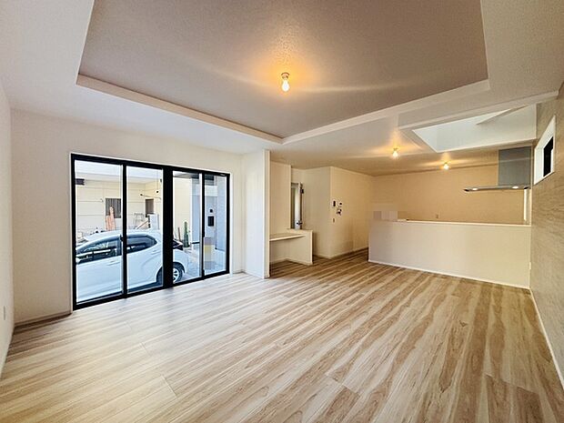 夕食の時間。家族、友人、両親、親戚との会話がより料理を美味しくしてくれる。あっという間に時間が過ぎてしまう居心地の良さは、普段はほっとする空間としてここにあります。 