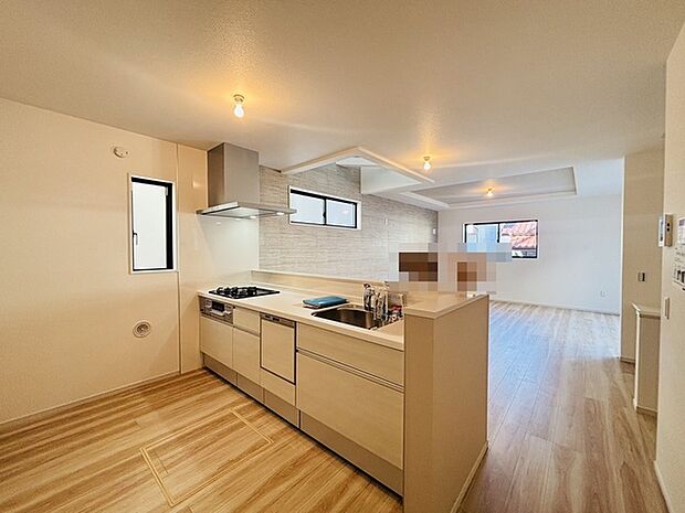 家族が一番集まる場所だから広々としつつも素敵な空間であって欲しい。皆がくつろぐリビングからキッチンまでが一つに繋がる空間。 