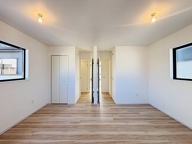 ご家族様の成長に合わせて、仕切りをつけれる洋室です。