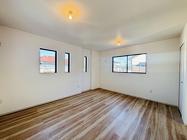 2面採光を確保した明るい室内は、爽やかな風を感じる居心地の良い空間です。 