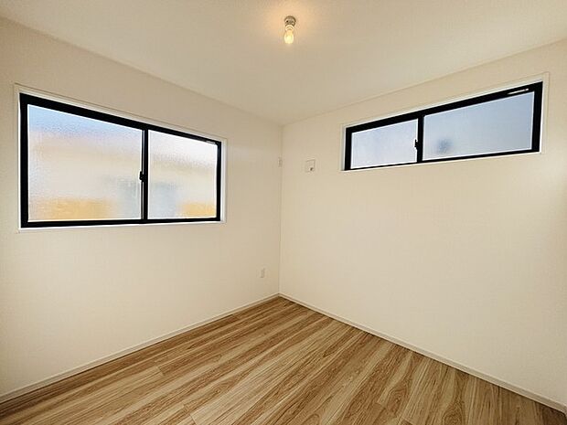 2面採光を確保した明るい室内は、爽やかな風を感じる居心地の良い空間です。 