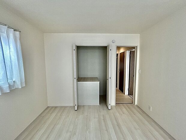 クローゼット付き!家族の成長と共に増える荷物もスッキリ収納。