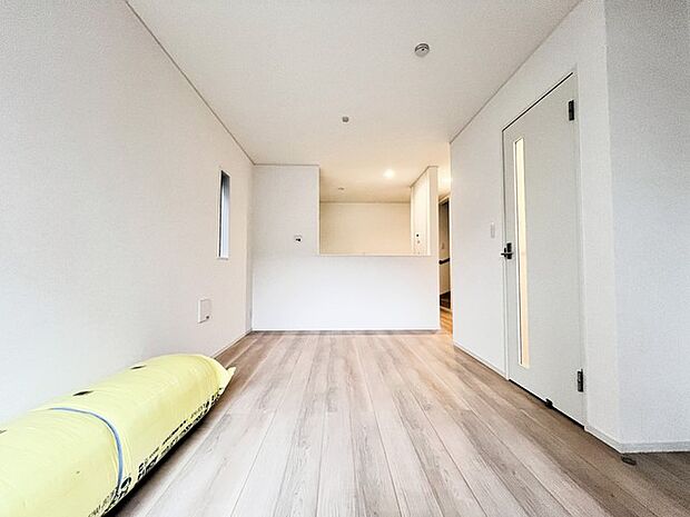 夕食の時間。家族、友人、両親、親戚との会話がより料理を美味しくしてくれる。あっという間に時間が過ぎてしまう居心地の良さは、普段はほっとする空間としてここにあります。 